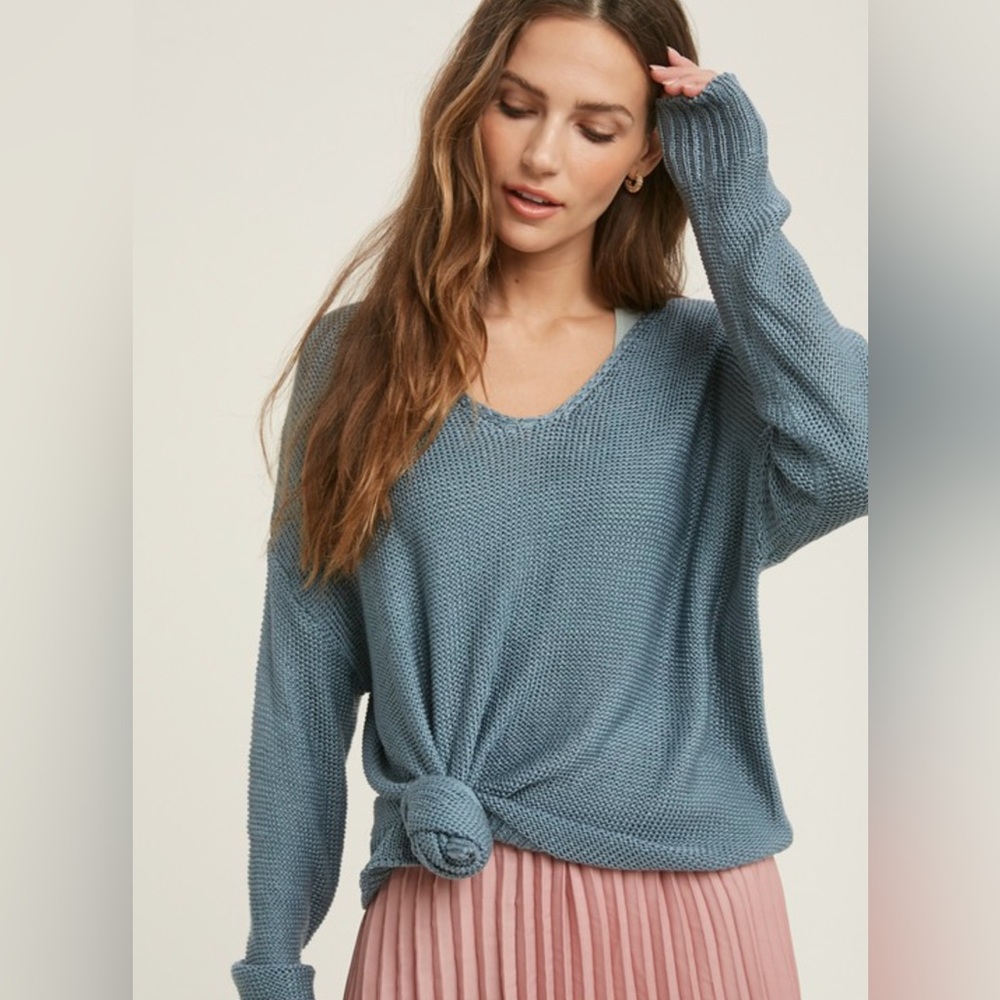 Light Knit V-Neck Pullover